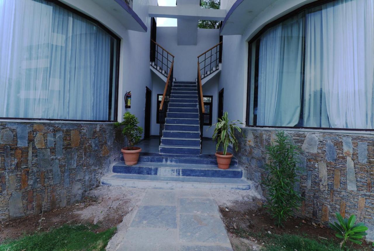 Keshav Resort Udaipur Exterior foto